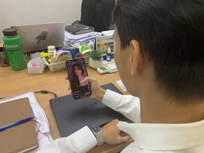 Ngẩng lên nhìn nhau đi