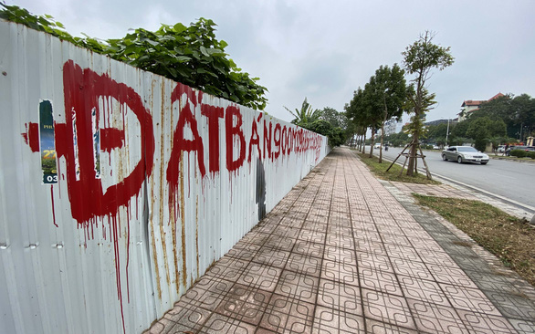 Sốt đất xình xịch trên mạng nhưng rao 'ngoài đời' 3 năm không bán được