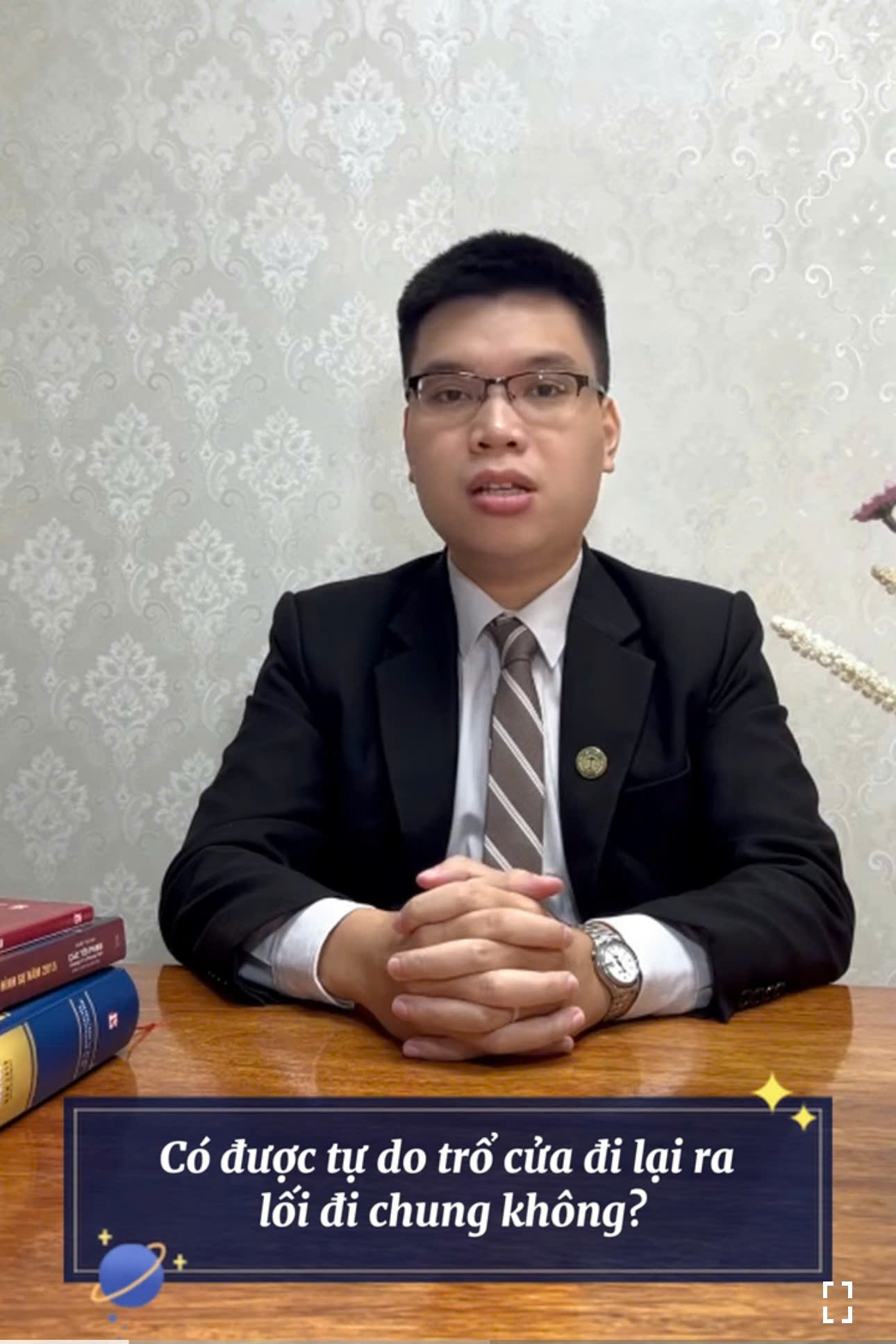 Có được tự do trổ cửa đi lại ra lối đi chung hay không?