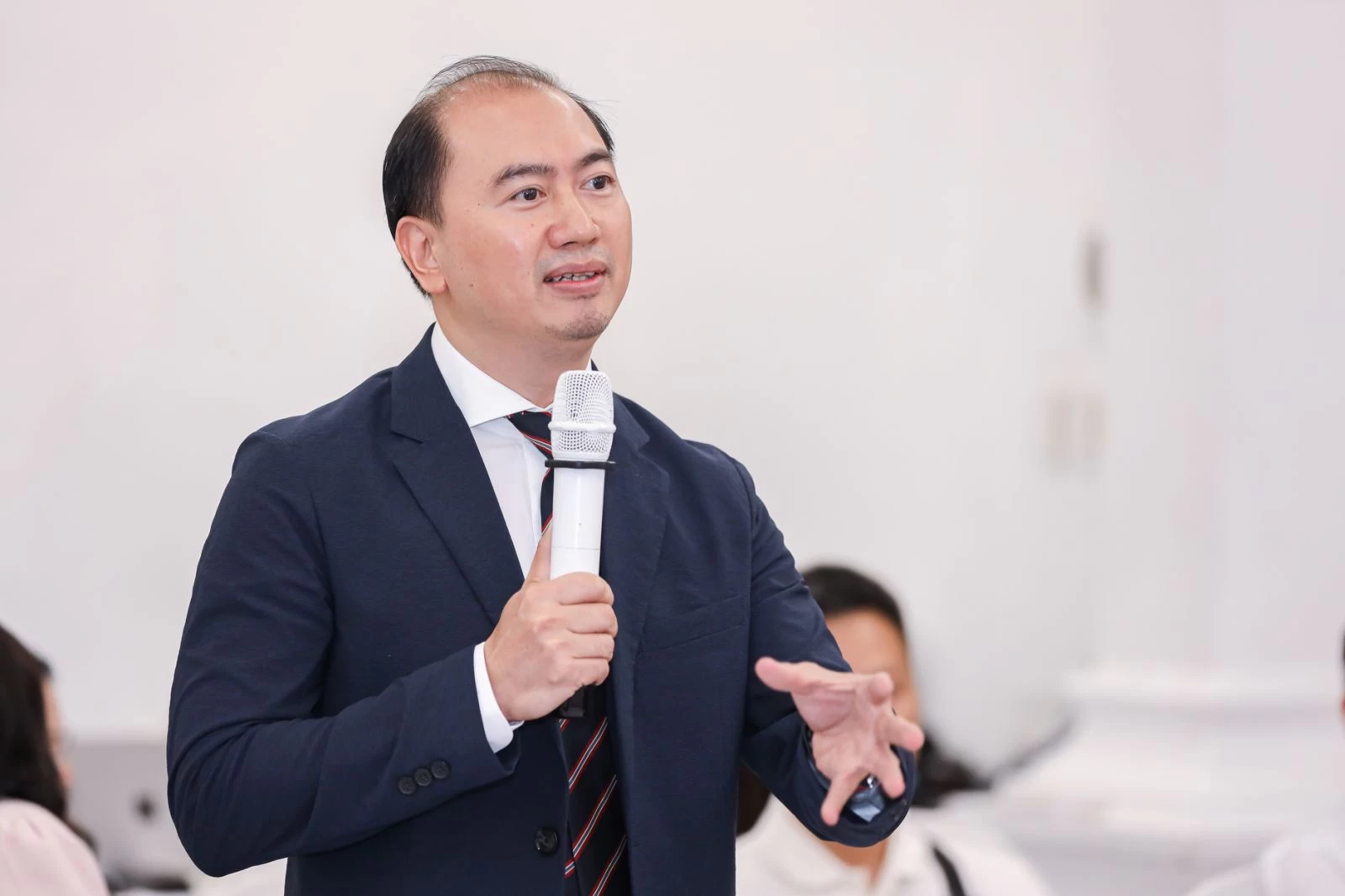 GIAO DỊCH TÀI SẢN “TRÊN GIẤY”: RỦI RO PHÁP LÝ VÀ KHOẢNG TRỐNG THỂ CHẾ